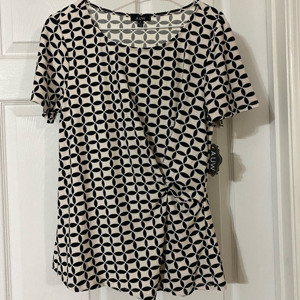 Women’s M AUW Short Sleeve Top Black and White NWT
